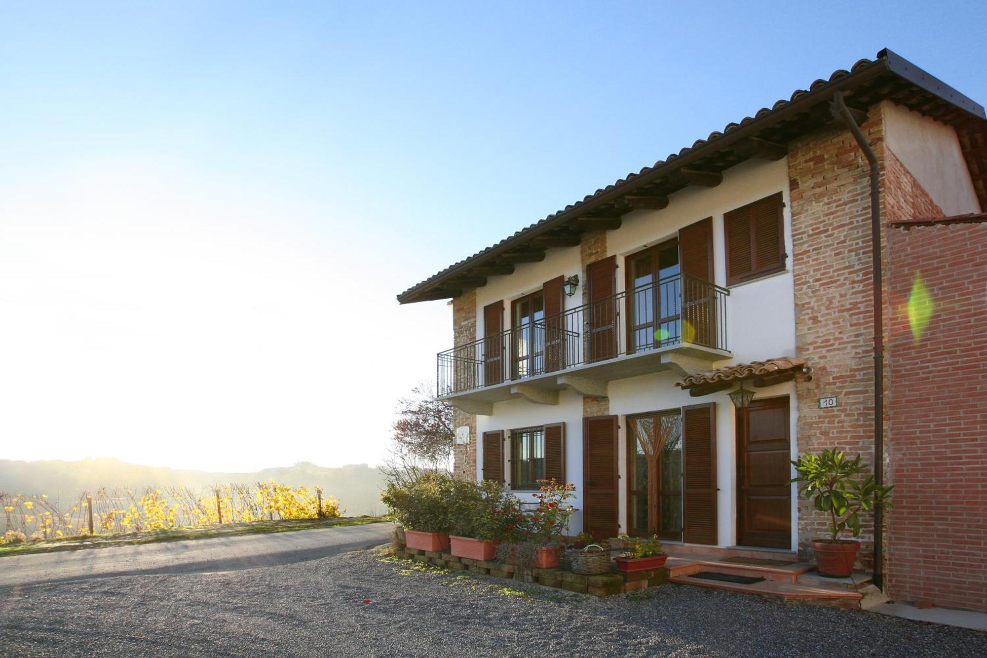 Agriturismo Antichi Poderi Gallina Neive Exterior photo